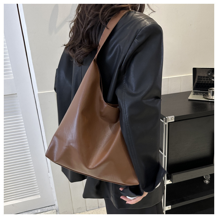 Sac à main tendance en cuir souple grande capacité pour femme, collection automne-hiver 2025, sac fourre-tout polyvalent à porter à l'épaule ou sous le bras_voghion.com