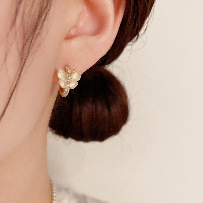 Sophisticated universal hypoallergenic earrings