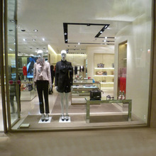 服装专卖店橱窗装饰布景箱包、鞋帽展示凳道具制作 模特展示台