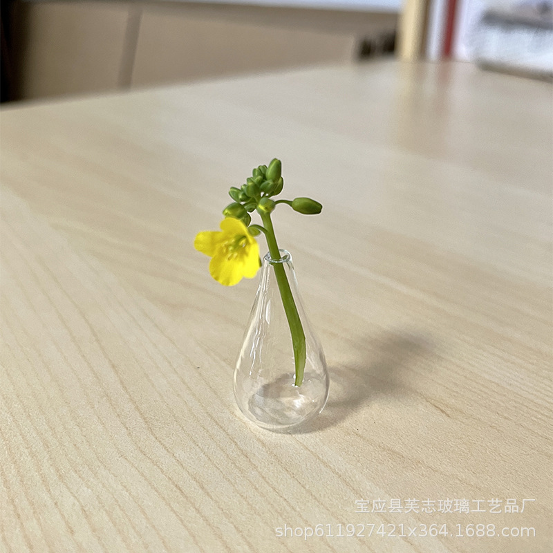 꽃이 없는 투명 꽃병 폭 18mm 높이 30mm