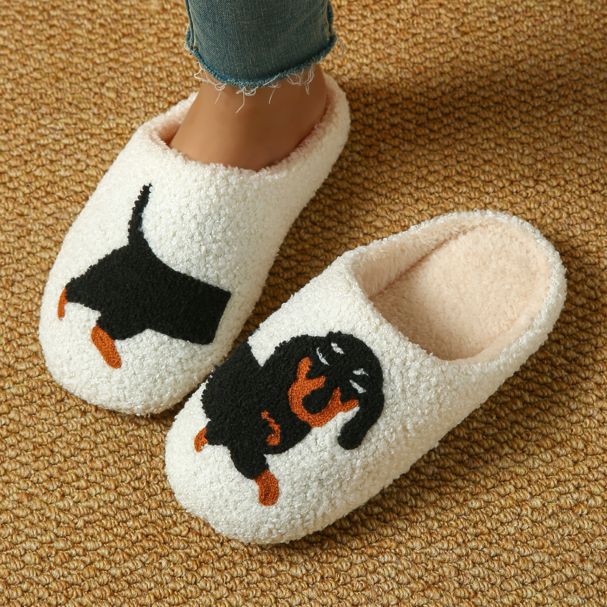 Zapatillas de algodón domésticas interiores de dibujos animados engrosados en otoño y invierno calentamiento casero casero zapatos de algodón de lana mujer