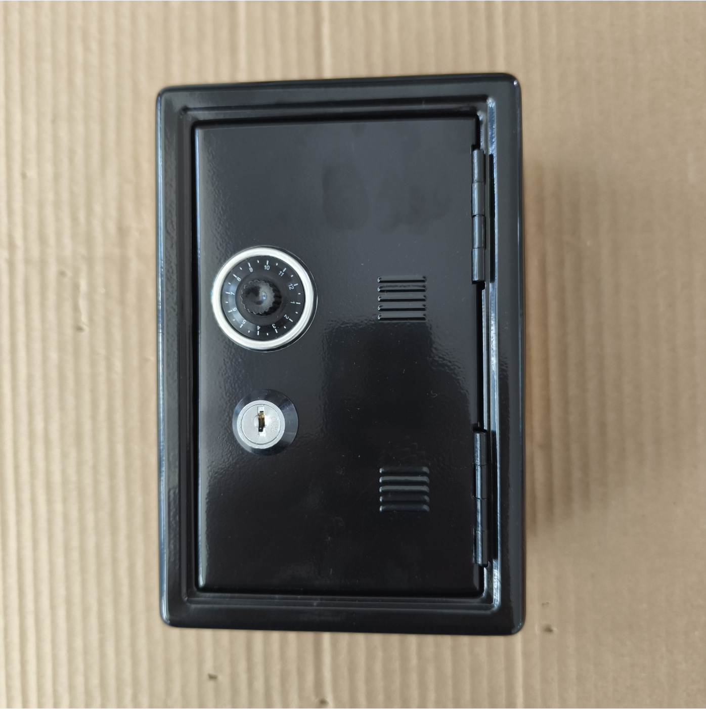 Nueva caja de almacenamiento de alcancía portátil creativa transfronteriza tamaño pequeño con caja de almacenamiento de claves caja de monedas con cerradura alcancía