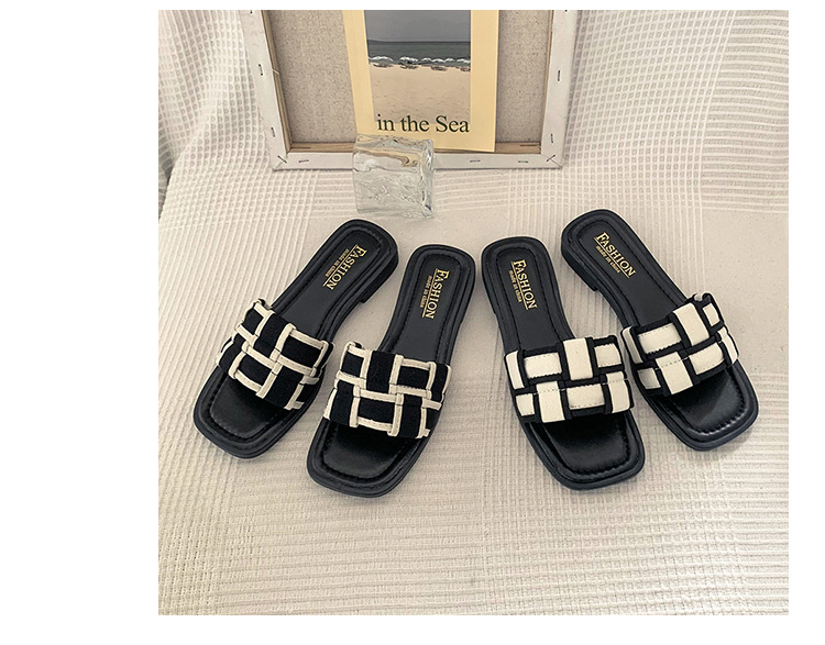 French luxury flat sandals for women to wear in summer, Xiaoxiang Feng 2023, new influencer going out to the beach, flip flops_voghion.com