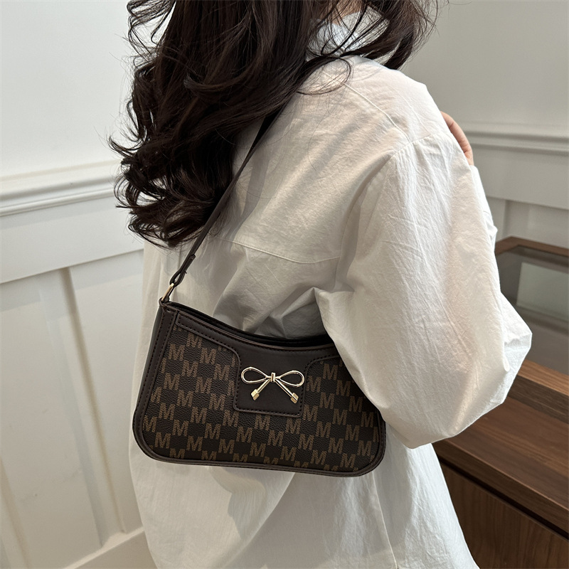 Tendencia universal bolso de hombro para mujeres 2025 nuevo estilo simple bolso de brazo de viaje de moda arco bolso de mano