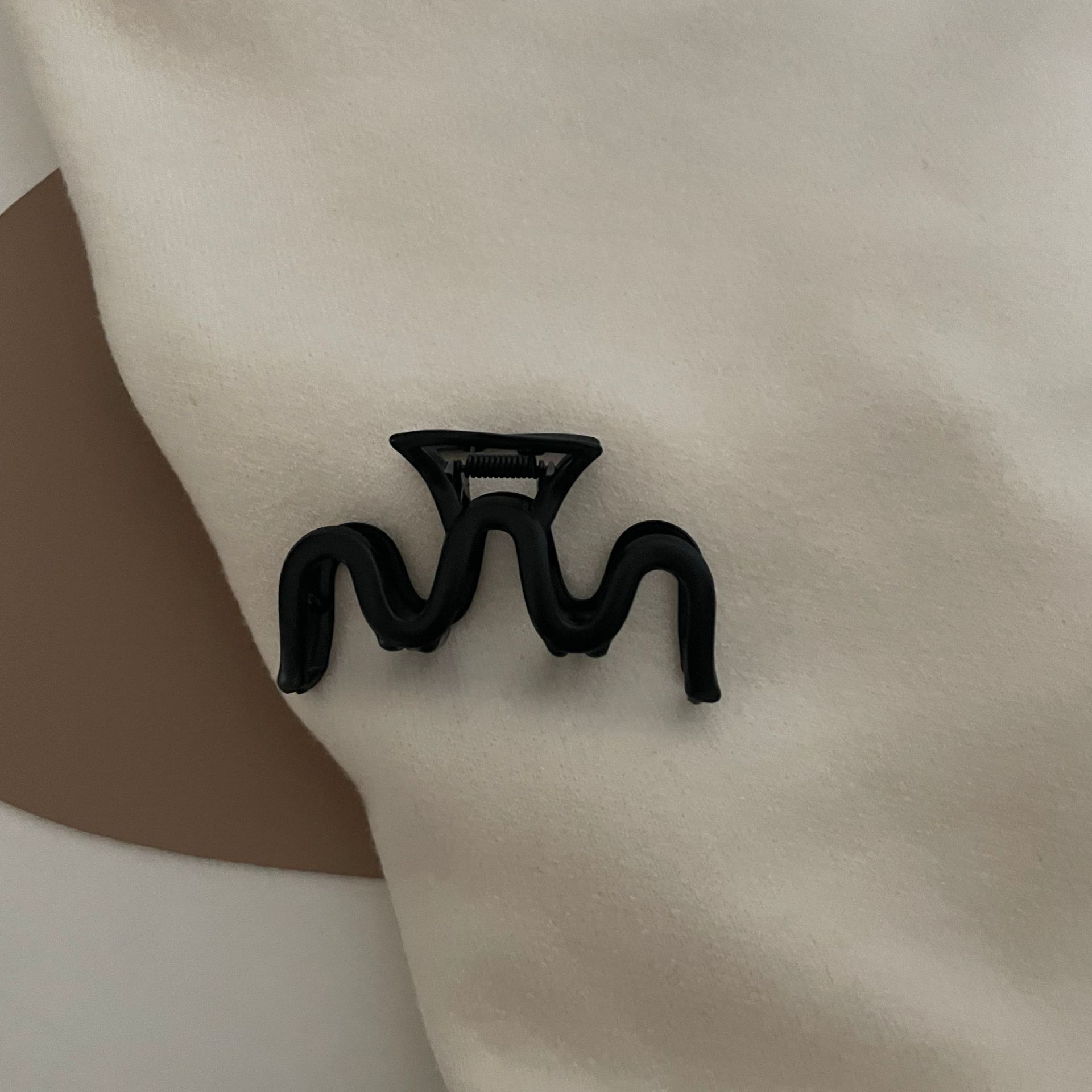 Negro de metal de pintura en aerosol largo agarre geométrico espalda Cabeza tiburón clip chica horquilla clip accesorios para el cabello tocado