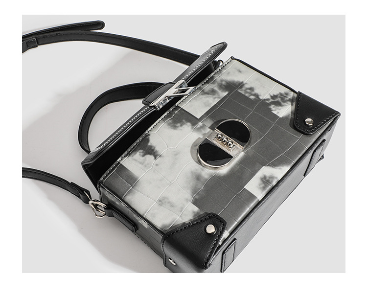 Shoulder Bag, New High-end Crocodile Pattern Small Square Bag Versatile Niche Design Simple Hand-held Messenger Bag_voghion.com