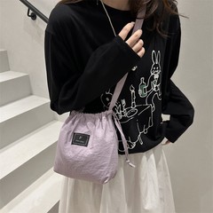 クロスボディバッグレディースニッチカジュアルナイロン巾着大容量通勤ショルダーバッグファッショントラベルバケットバッグクロスボーダー