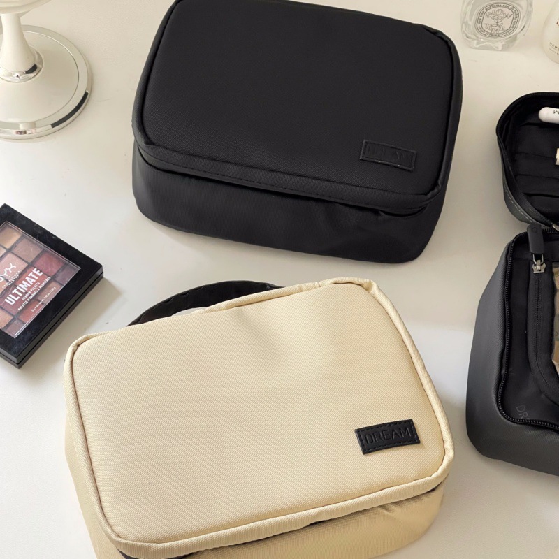 2024 nueva bolsa de cosméticos pu simple moda partición impermeable bolsa de almacenamiento de cosméticos bolso al por mayor de la fábrica