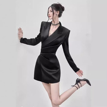 高级感黑色西装连衣裙2024年春秋气场强大御姐范修身时髦休闲西服
