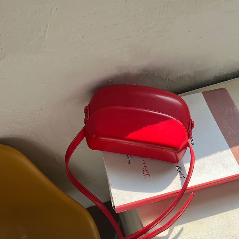 Borsa a tracolla piccola da donna semplice e versatile, con tracolla rossa a sella di Instagram coreana estiva 2024_voghion.com