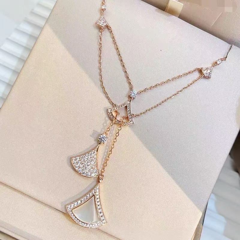 High-End 5-Layer Mother-Of-Pearl Fan-Shaped Small Skirt Necklace for Women, Multi-Layered, Sophisticated, Light Luxury, Niche Tassel Long Collarbone Chain