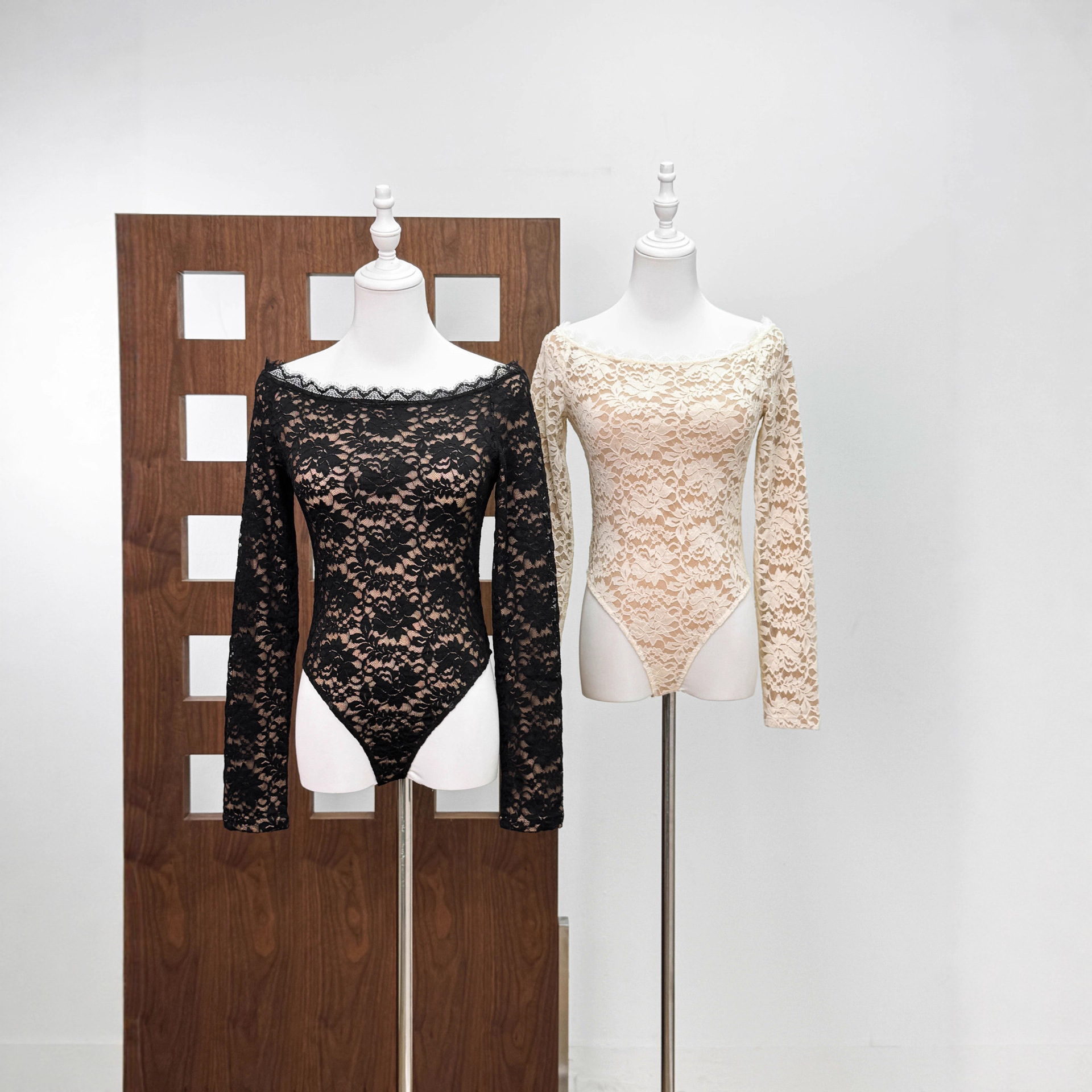 Niche Design, High-Quality Sexy Off-The-Shoulder Lace Base Layer, Slim-Fitting Versatile Long-Sleeve Jumpsuit for Women