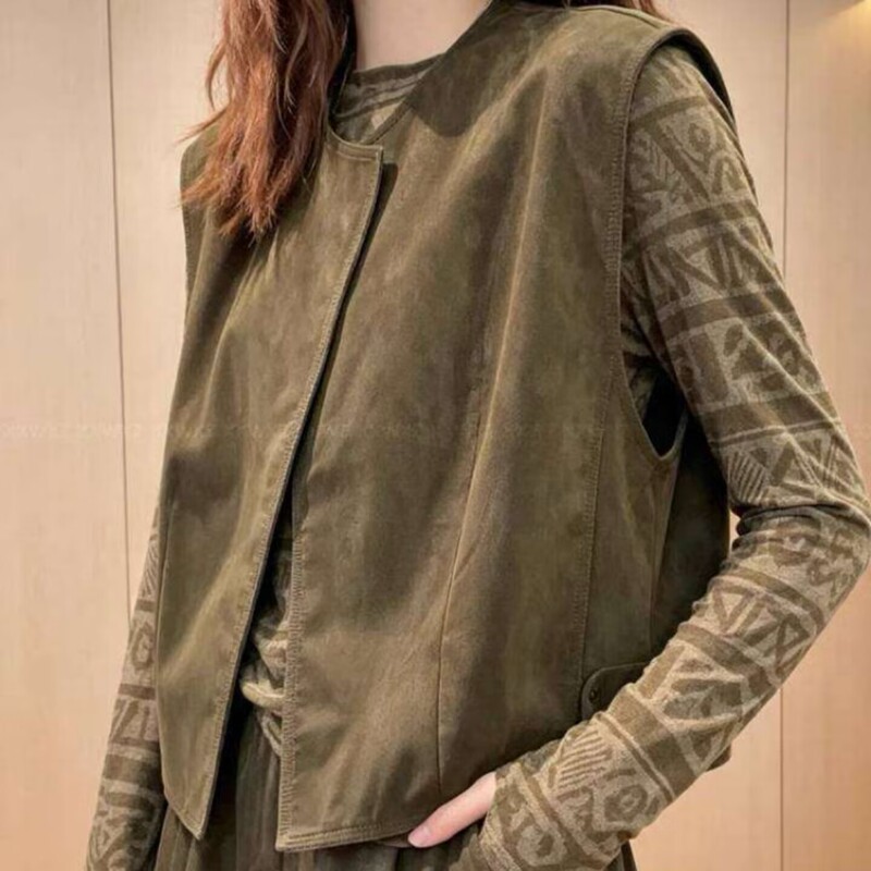Korean Dongdaemun early autumn new design commuter solid color fashion versatile slimming olive green leather vest set Korean Dongdaemun early autumn new design commuter solid color fashion versatile slimming olive green leather vest set