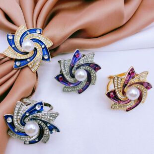 Fashion rotating windmill scarf buckle high-grade micro inlaid zircon accessories high-grade Pearl three-ring scarf buckle wholesale