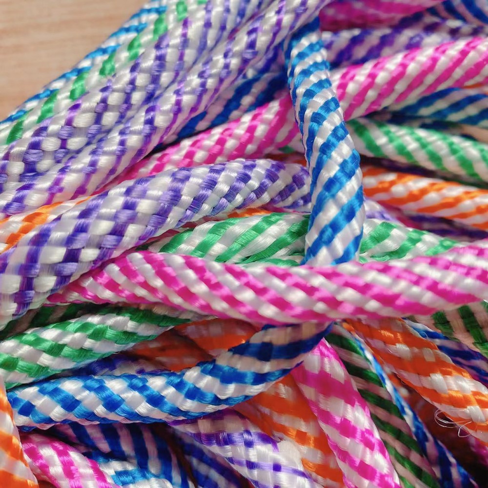 Mayorista de color engrosado cuerda de salto para niños jardín de infantes artículos deportivos manija de plástico estudiantes de primaria y secundaria granel de nylon image 4