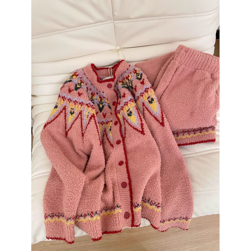 Soft and Plush Knitted Cardigan Half-Velvet Pajamas Winter Style for Women, High-End Elegant Home Wear Set That Can Be Worn Outside