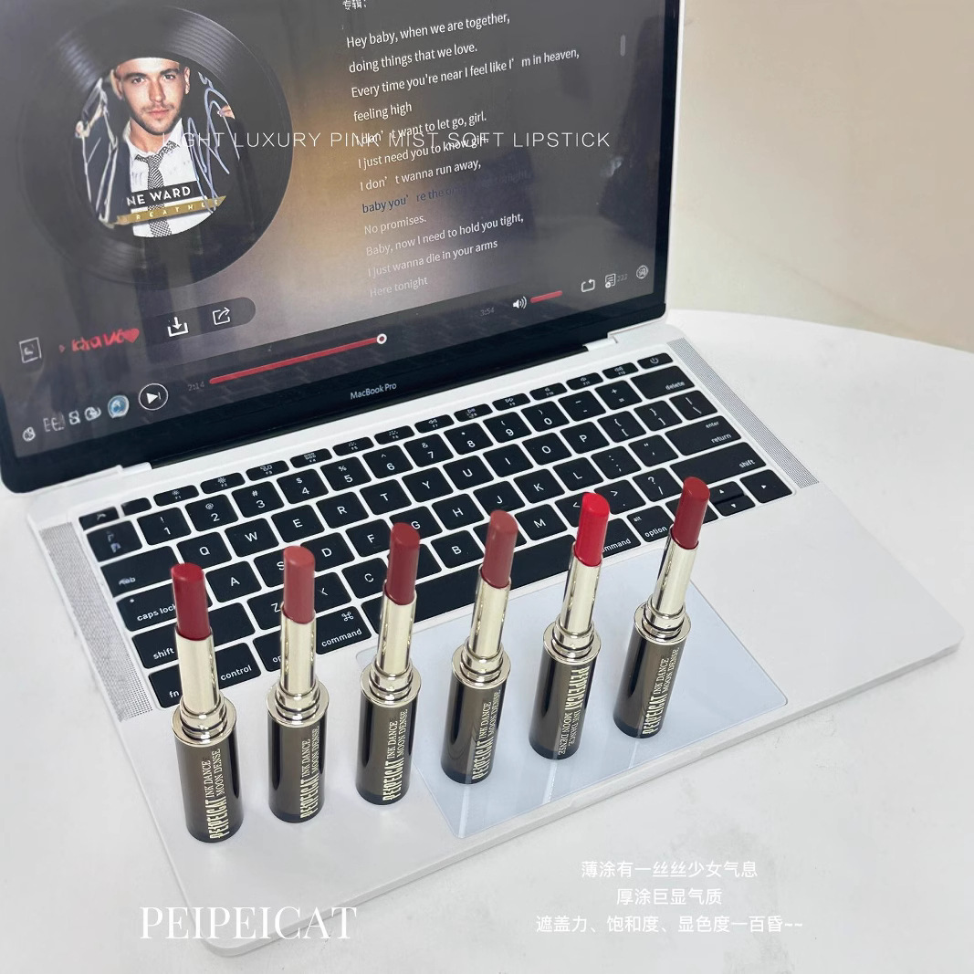 PEIPEICAT时尚不沾杯口红璀璨丝绒雾面哑光水润保湿修护唇膏显白