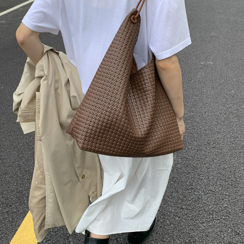 流行潮流大容量托特包包女轻奢复古设计感百搭单肩包上班通勤包包|undefined
