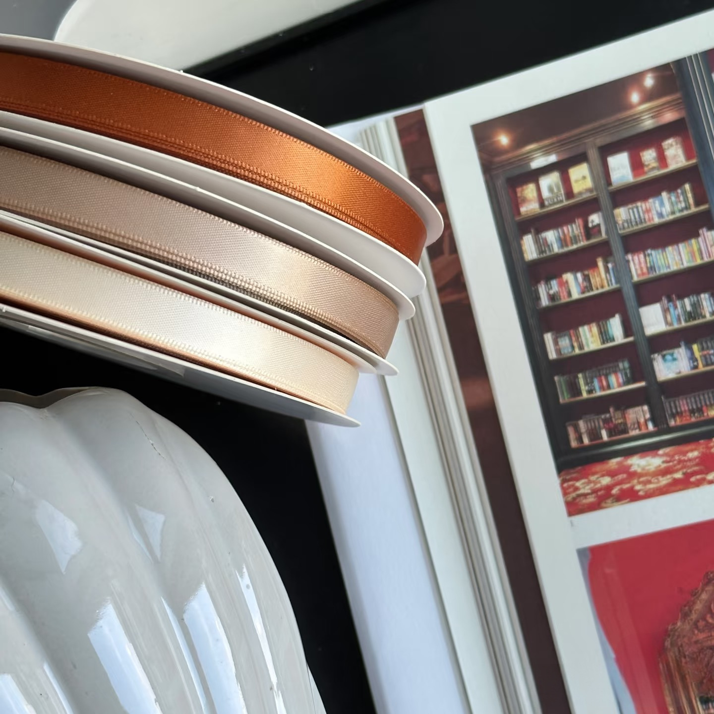 Accesorios de ropa de correas en línea Accesorios para el cabello Envases de boda Cintas de un solo lado Cintas de borde ancho Material de bricolaje 196 colores