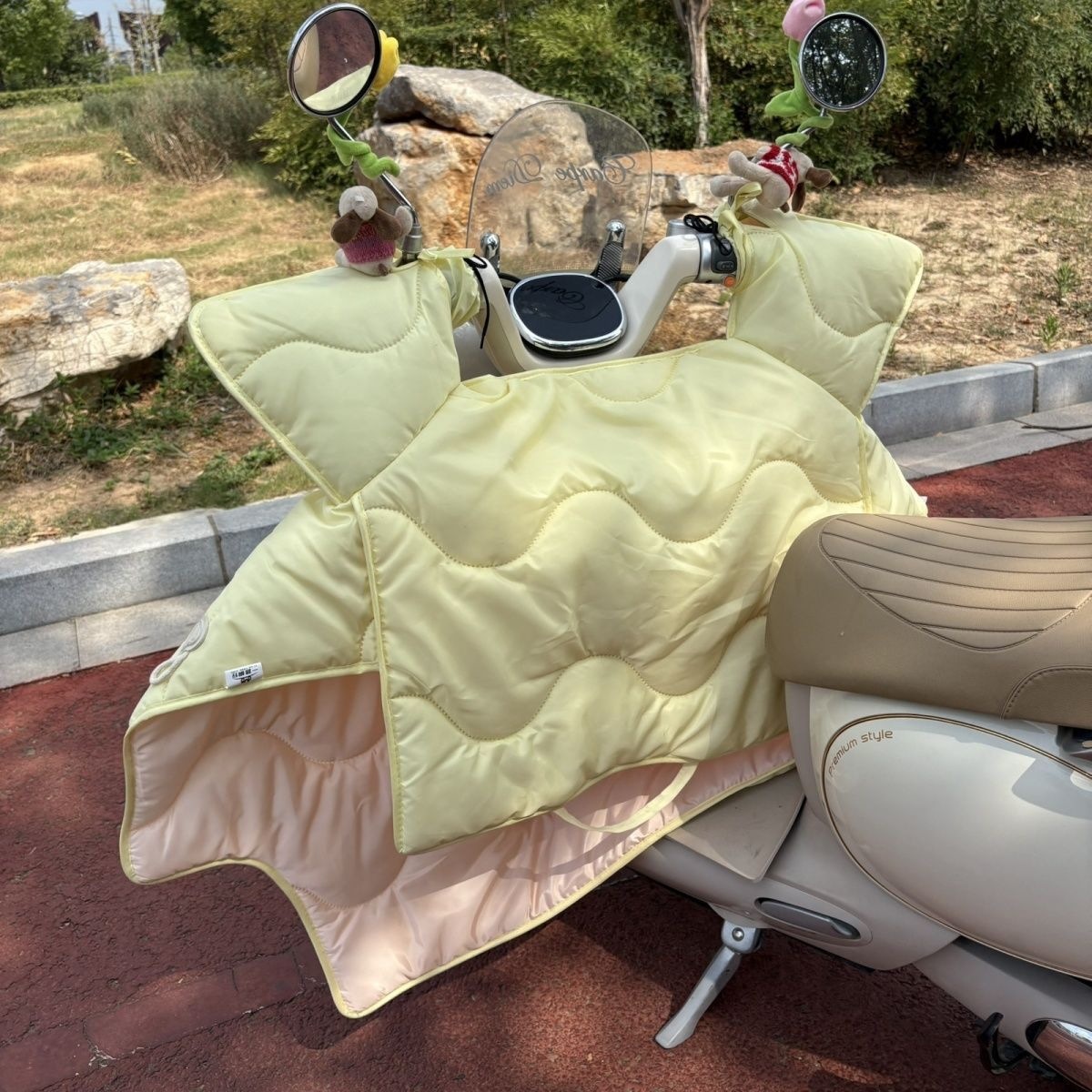 Leche Hu Hu coche eléctrico cubierta de viento de invierno universal cuatro estaciones grueso doble cara impermeable alargado cubierta de viento de tranvía lateral
