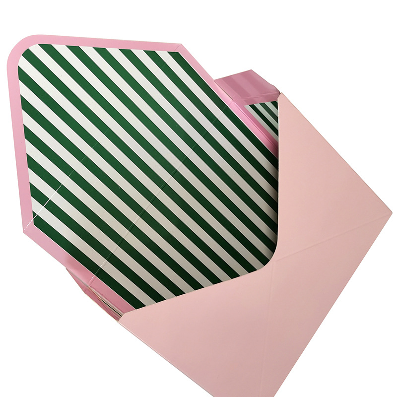 Canasta de flores portátil plegable del día de la madre Caja de embalaje de flores simple Arreglo floral en inglés Caja de regalo Ramo creativo Retro