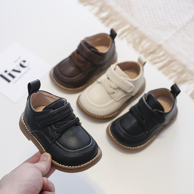 Children's shoes for early age