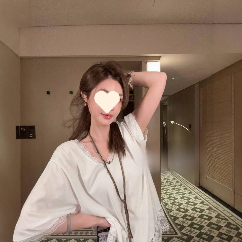 Spot Mx Nude Feel, Soft and Skin-Friendly Design, Eyelash Lace and Eye-Catching Paper Figure Casual V-Neck Top