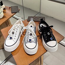 �W��վXJŮЬ26���r��ܛ�^��ţƤ�A�^ϵ�����e���ߺ��С�׻���Ь