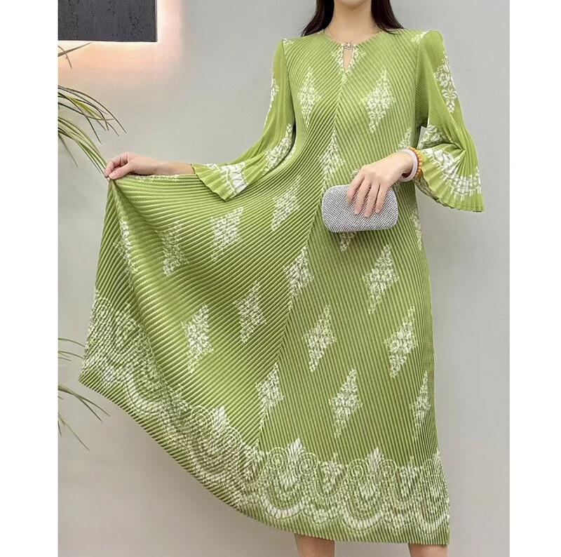 Pleated Dress Summer Wear 2026 New Fashion Women's Clothing Mom's Stylish Fish Scale Pattern Wedding Banquet Plus Size Long Dress