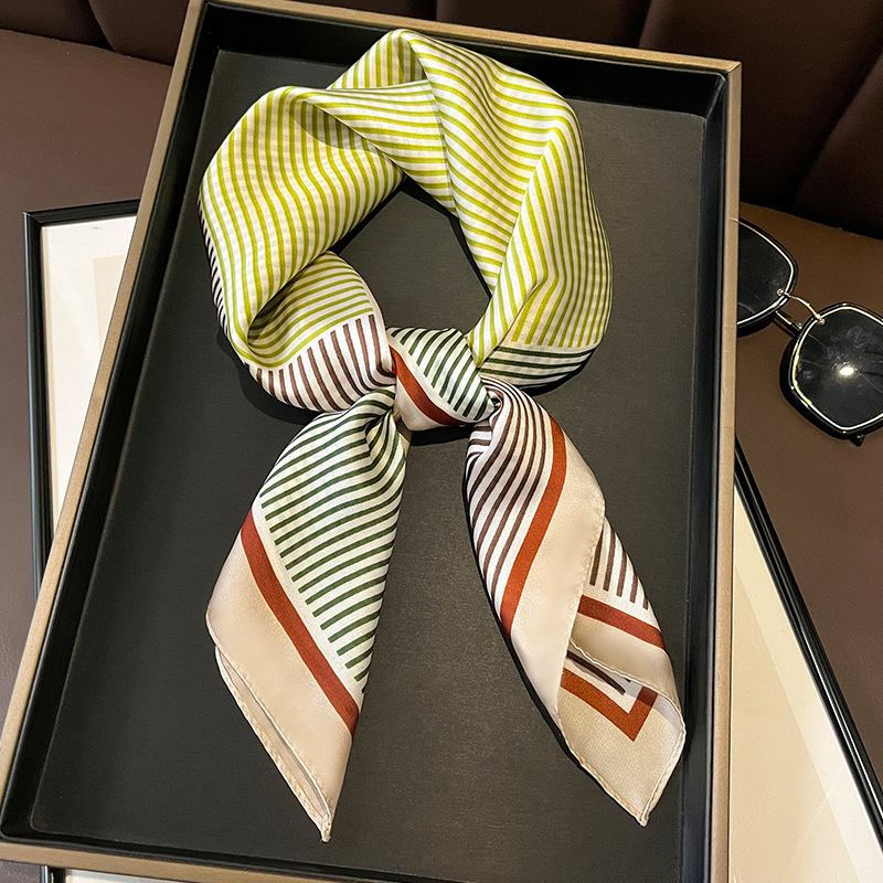 70% seda de imitación, camisa a juego para primavera y verano, pañuelo cuadrado pequeño en blanco y negro, pañuelo para el cuello para mujer, pañuelo fino, lujo accesible