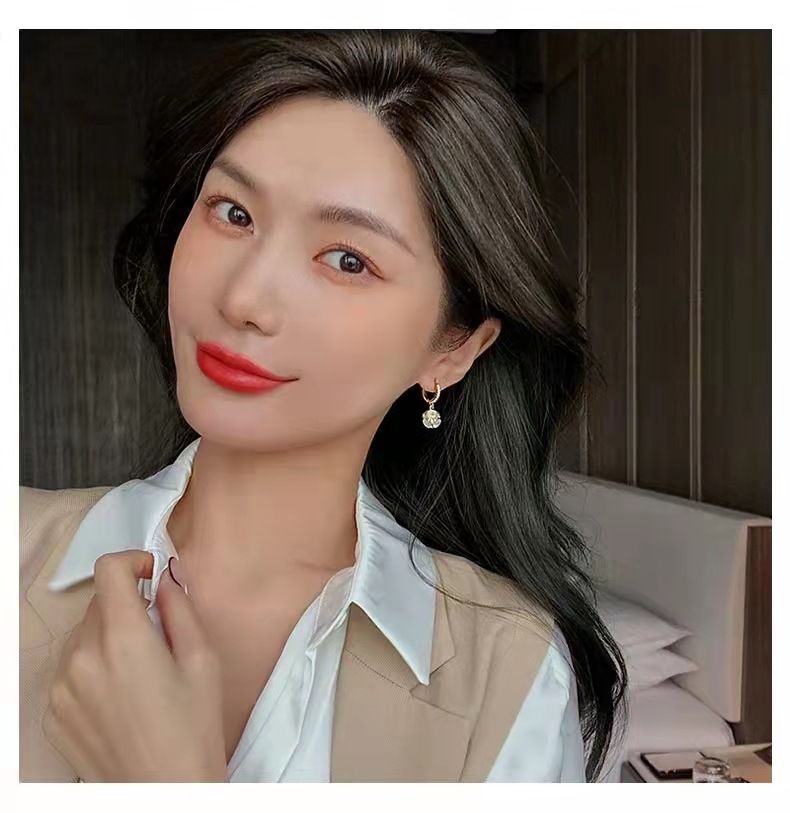 1 Pair Fairy Style Flower Inlay Alloy Cat's Eye Stone Rhinestones Drop Earrings display picture 2