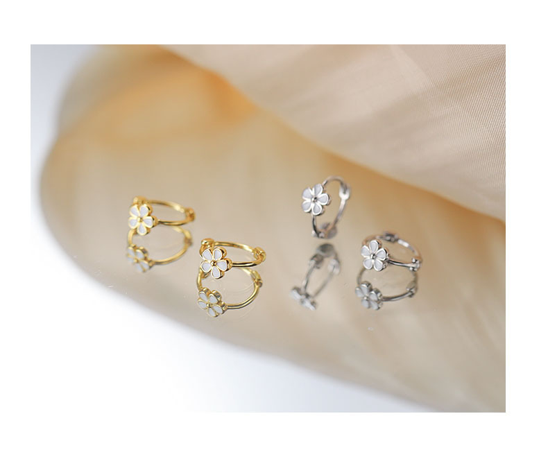 Orecchini a cerchio fiore margherita per donna design oro_voghion.com