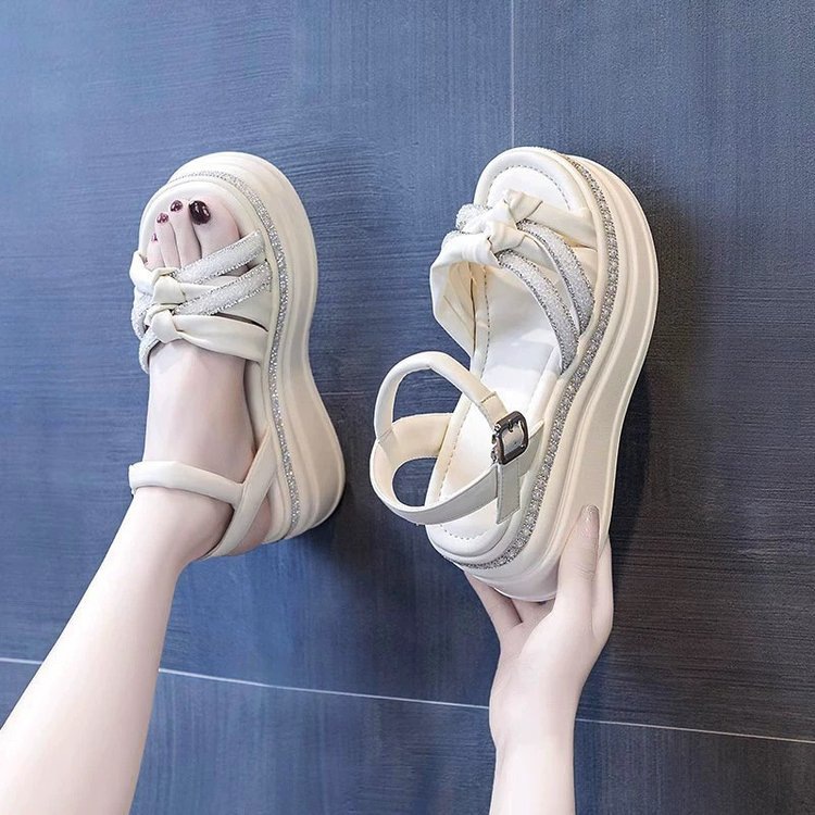 Sandallas romanas de tacón alto para mujeres verano 2026 nuevo estilo de ropa exterior muffin tacones pequeñas sandalias deportivas gruesas