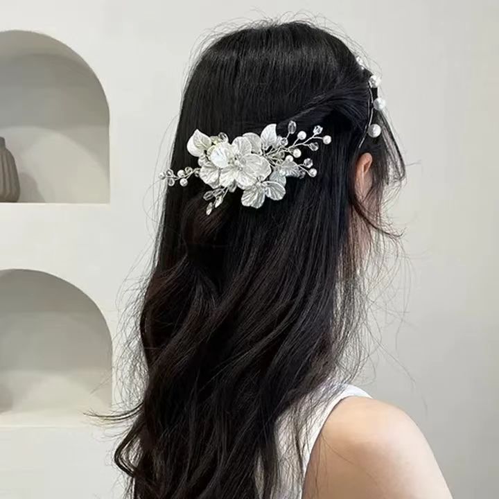 Horquilla de flor con perlas elegante para bodas y eventos_voghion.com