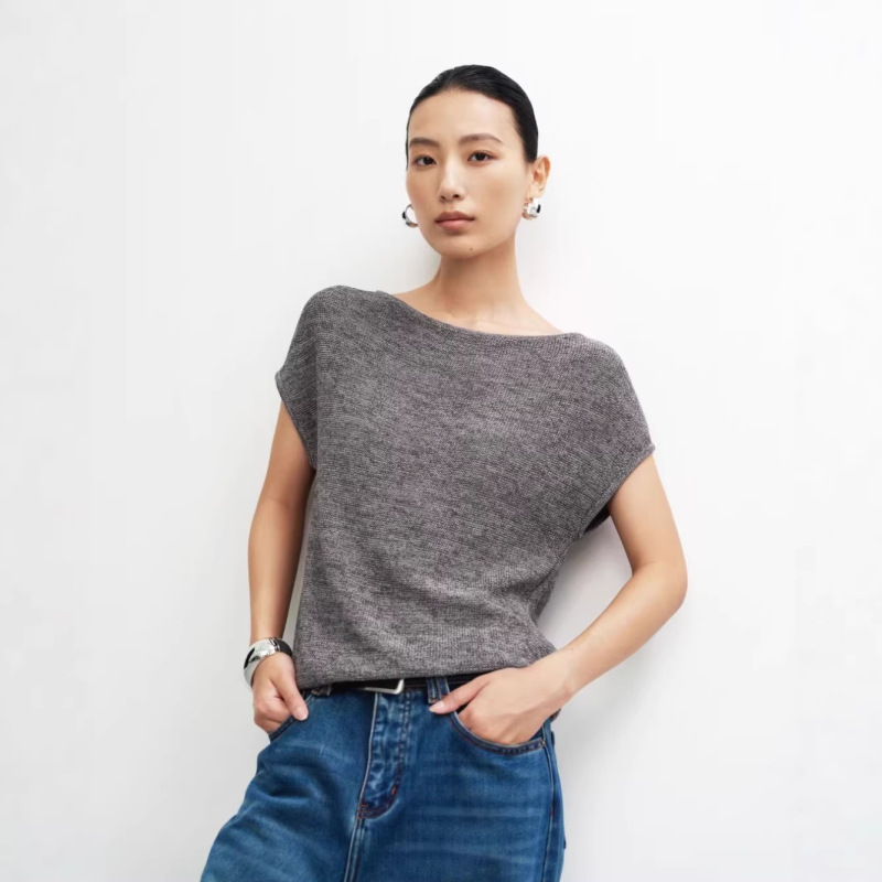 Mulberry Silk and Washi Yarn! High-End Relaxed Fit Off-The-Shoulder Knit Top with Minimalist Short Sleeves