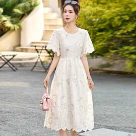 高级感连衣裙女夏季2025新款气质洋气遮肚子显瘦高端精致妈妈裙子