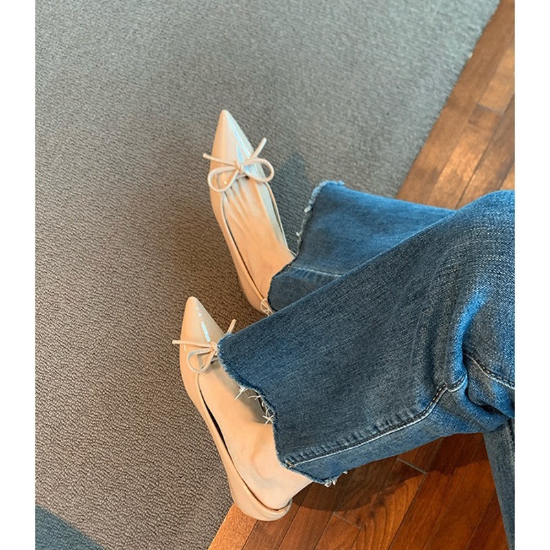 Dulce francés multi-tipo punzante superficial en la altura de la boca de una sola mujer arco zapato plano desnudo un pedale de viento suave