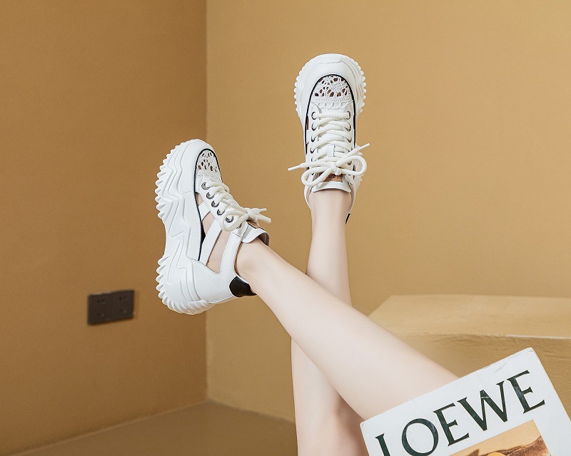 Chaussures en cuir à tube haut pour femmes Sandales creuses pour femmes 2023 été nouvelle tendance chaussures de sport et de loisirs respirantes à semelles épaisses_voghion.com