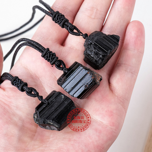 Cross-border hot selling natural black tourmaline crystal pendant tourmaline raw stone mine mark net pocket necklace pendant wholesale