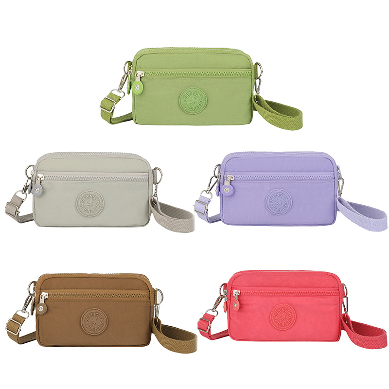 Women's Medium Nylon Solid Color Basic Classic Style Zipper Crossbody Bag display picture 10
