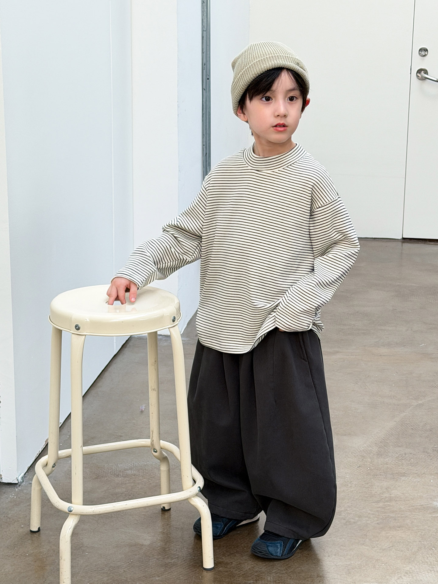 Ropa infantil para niños camiseta de cuello medio alto para niños camiseta de mangas largas engrosada otoño y invierno nueva chaqueta cálida en el interior de la moda T