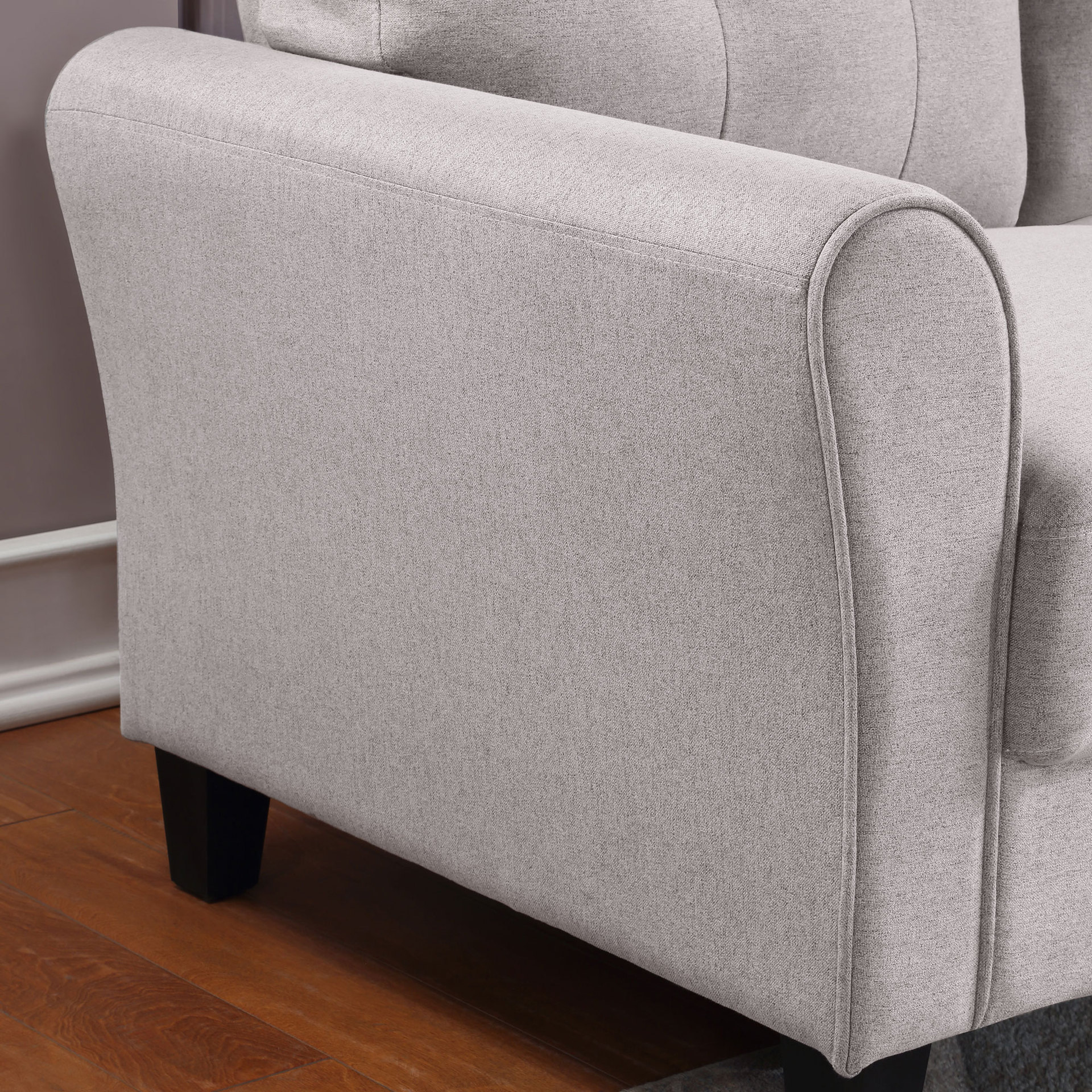Art de arena minimalista para la sala de estar doméstica, suelo moderno y pequeño sofá de tela de casa simple