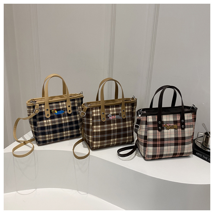 Cross-border personalized hand-carried fashionable and casual bucket bag for women, new autumn 2024 collection, contrasting color striped single-shoulder quality crossbody bag undefined