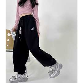 灰色运动裤女童春秋2026新款儿童香蕉裤女孩阔腿裤女大童弯刀裤子
