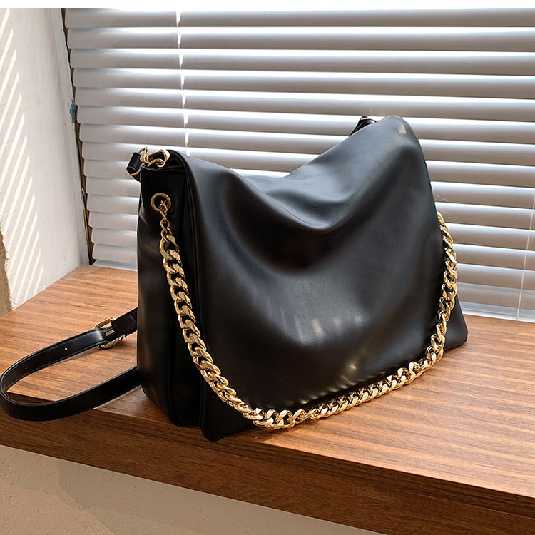 Autumn And Winter Retro Large-capacity Bag 2021 New Bag Female Chain Messenger Bag display picture 3