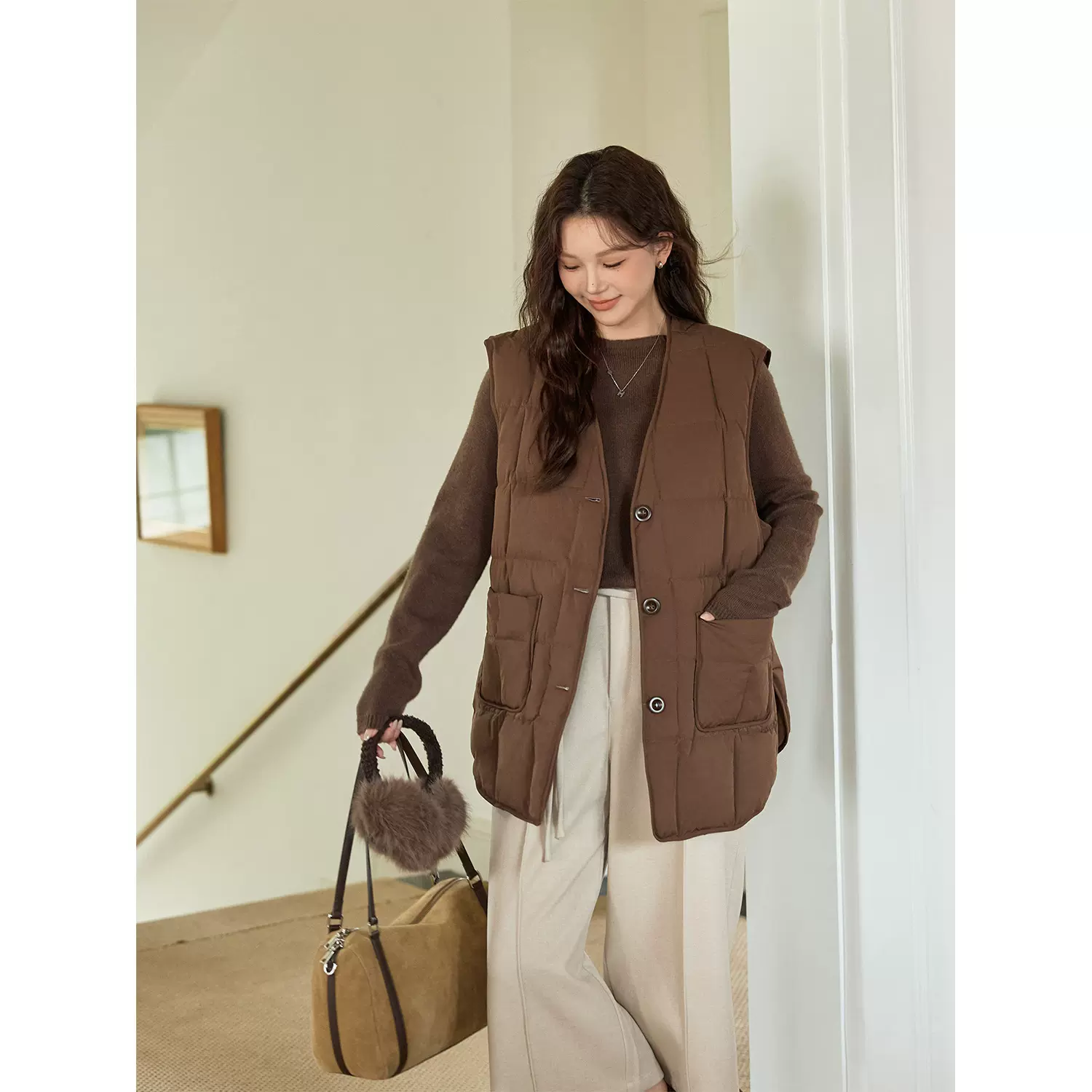 大码女装2025年冬韩系V领宽松羽绒马甲 无袖防风保暖立体方格外套