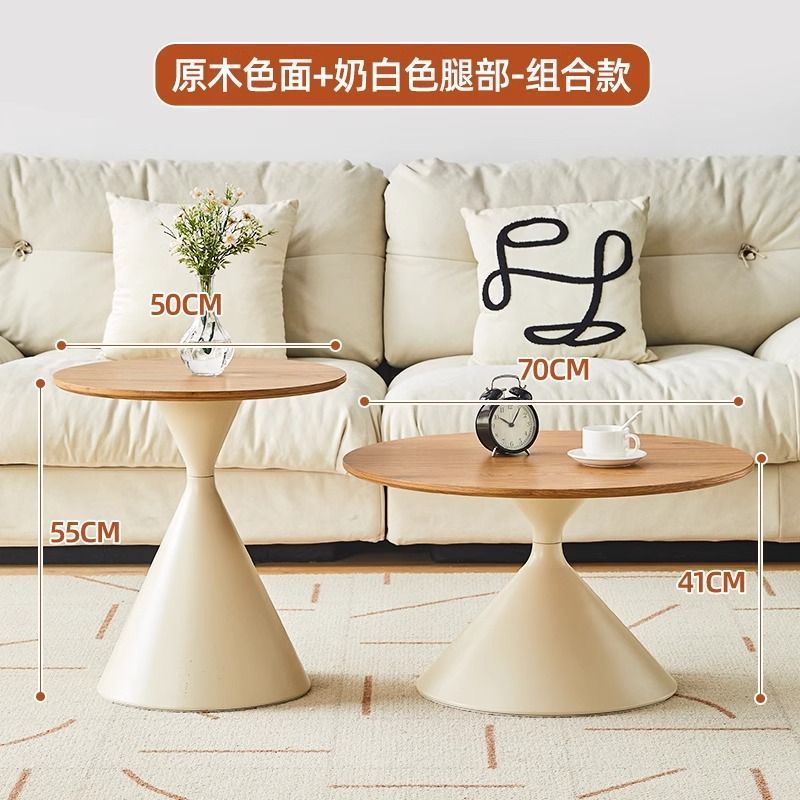 北欧クリームスタイルのラウンドコーヒーテーブル、デザイナーの小さなアパートのゲスト用、モダンな無垢材のB&B、シンプルな小さなコーヒーテーブル|undefined