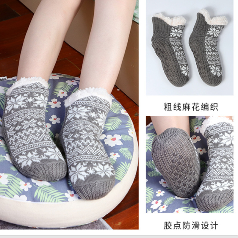 Calcetines de nieve de dibujos animados de invierno calcetines de piso de lana de cordero postparto engrosados calcetines de sueño cálido fabricante