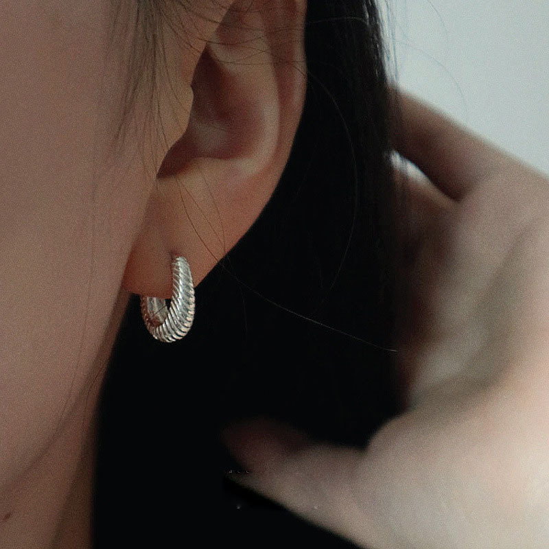 Vintage Twisted Thread Earrings for Women, Light Luxury, High-End Niche Design Earrings, Unique Minimalist Style Hoop Earrings