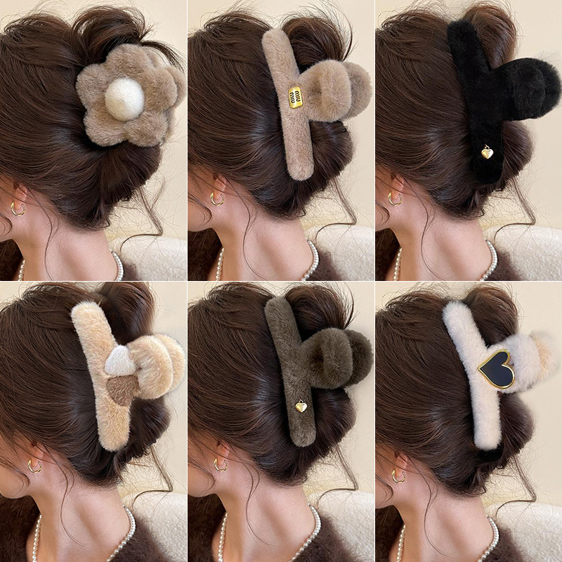 autumn and winter plush barrettes female 2024 new high-grade furry grip large back head shark clip elegant headdress